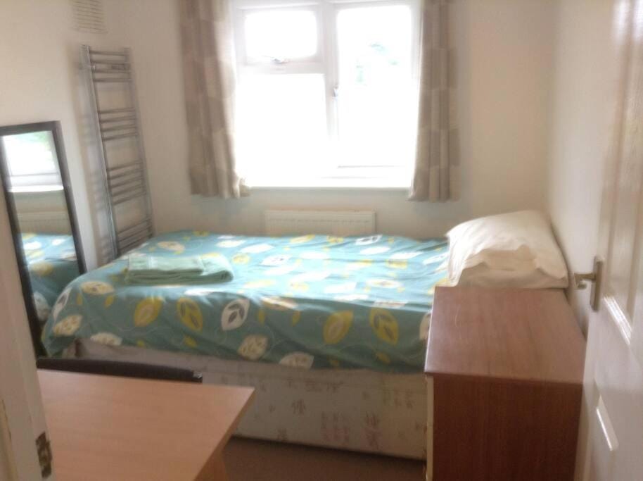 3 Broomfield area, Newport TF10 7 House in England