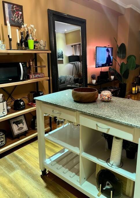 Kitchen or kitchenette, Dining area, minibar