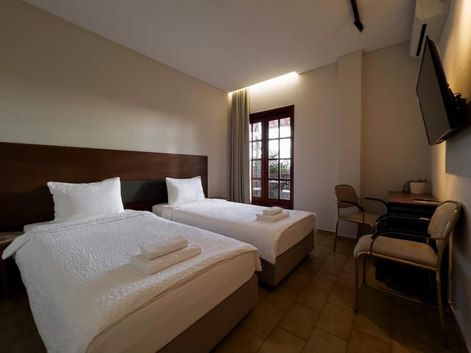 Bed, TV and multimedia, Photo of the whole room