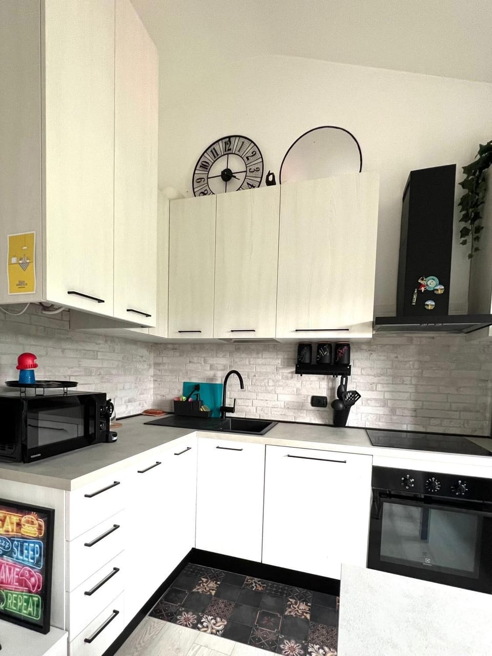 Kitchen or kitchenette