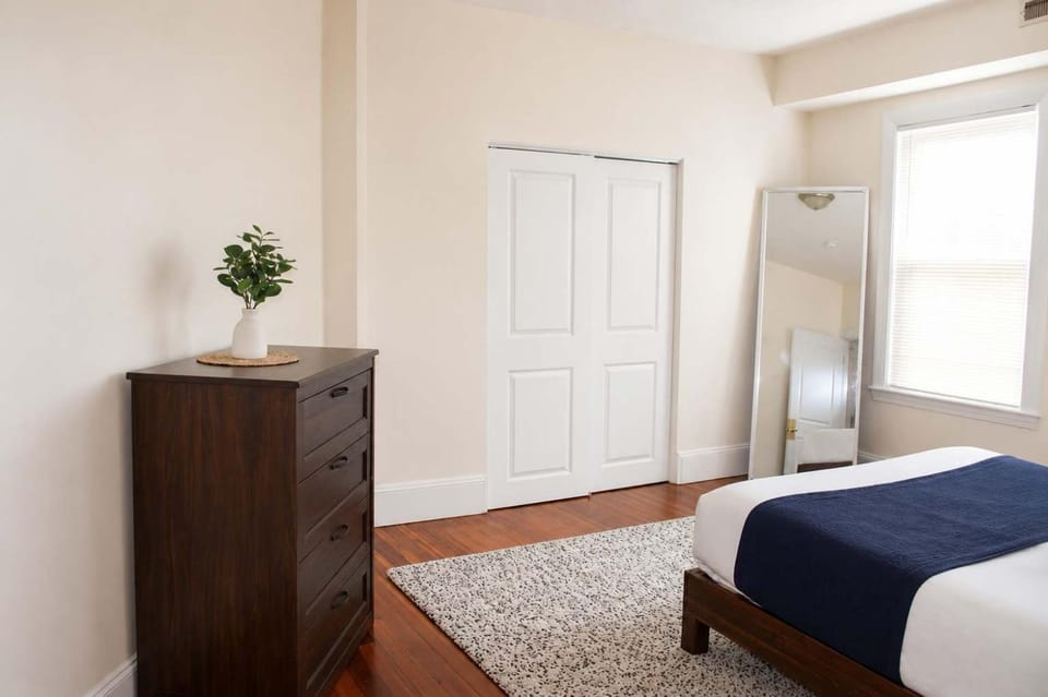 Stylish Apartment in Malden 20 Min from Boston #2 Apartment in Malden