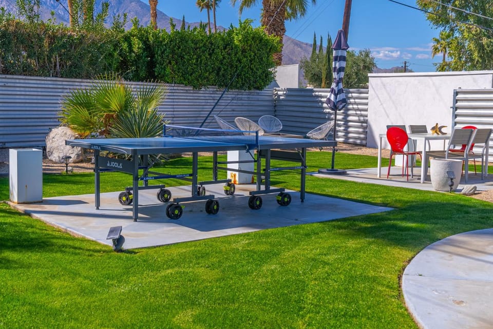 The Portrait House A Mid Century Hangout House in Palm Springs