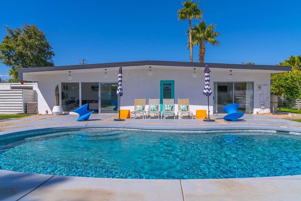The Portrait House A Mid Century Hangout House in Palm Springs
