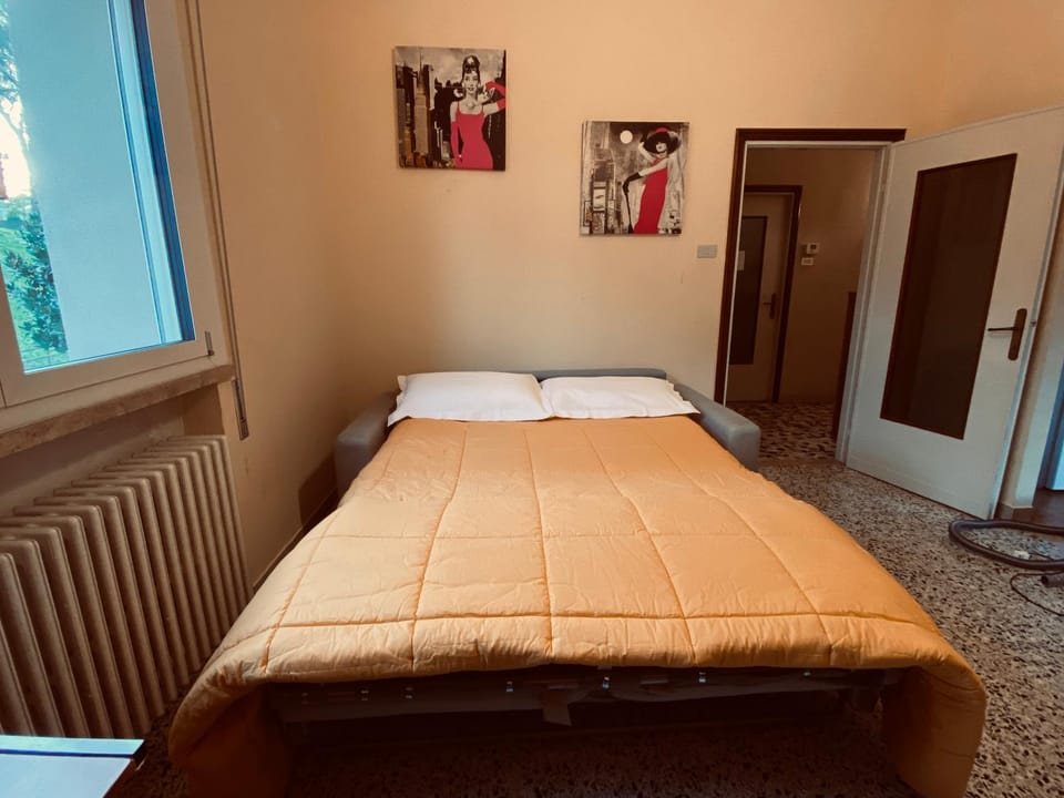 Bed, Living room
