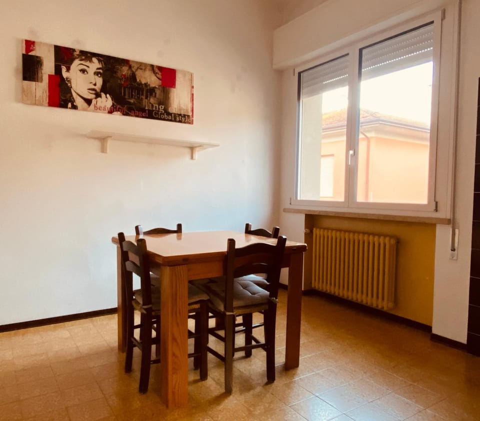 Dining area, kitchen