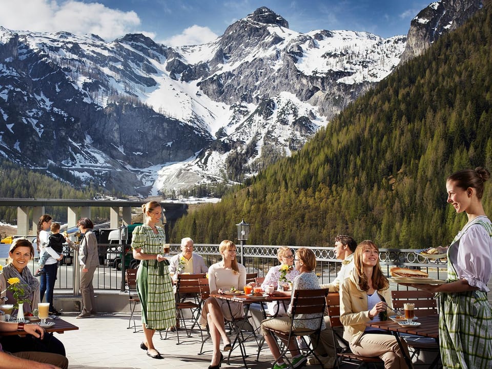 Restaurant/places to eat, Winter, Balcony/Terrace