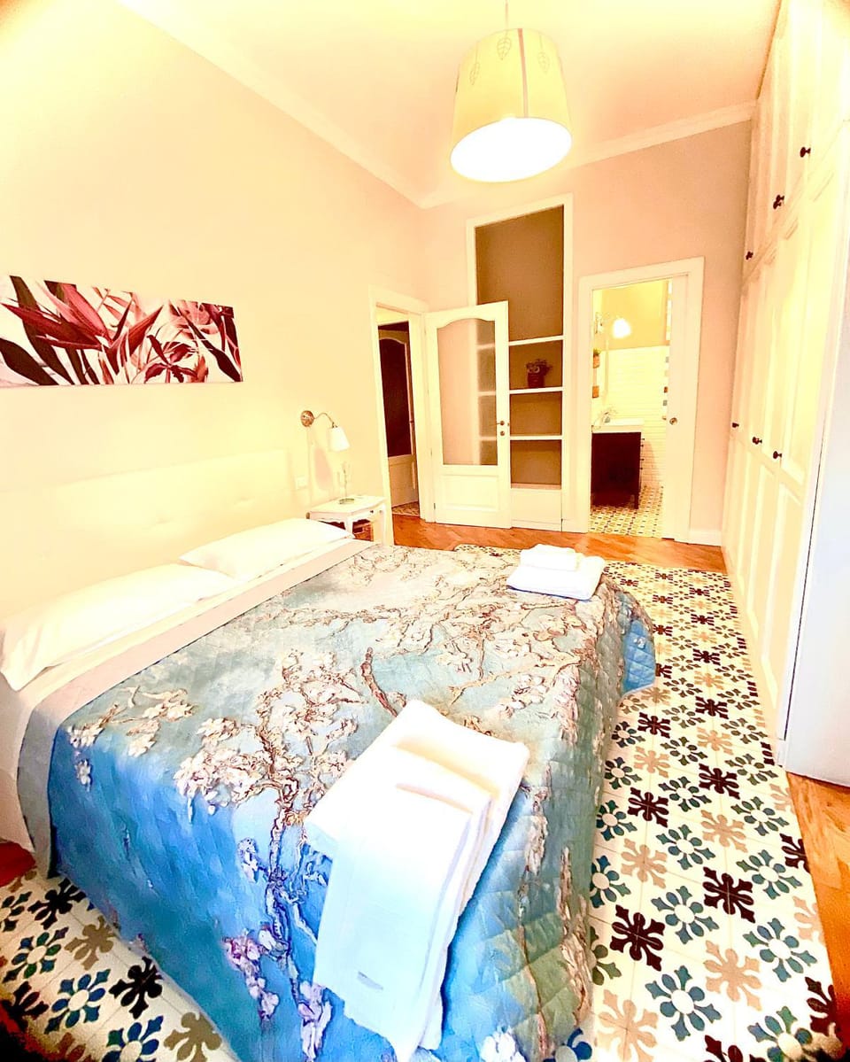 Bed, Bedroom, towels