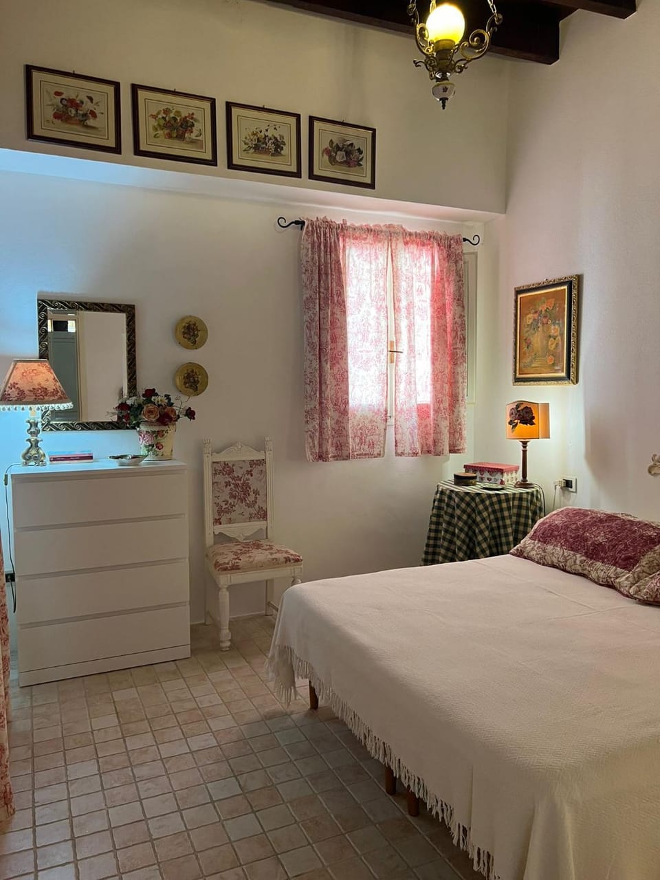Bed, Decorative detail, Bedroom, furniture