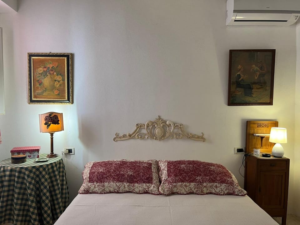 Bed, Photo of the whole room, Decorative detail, Bedroom, furniture