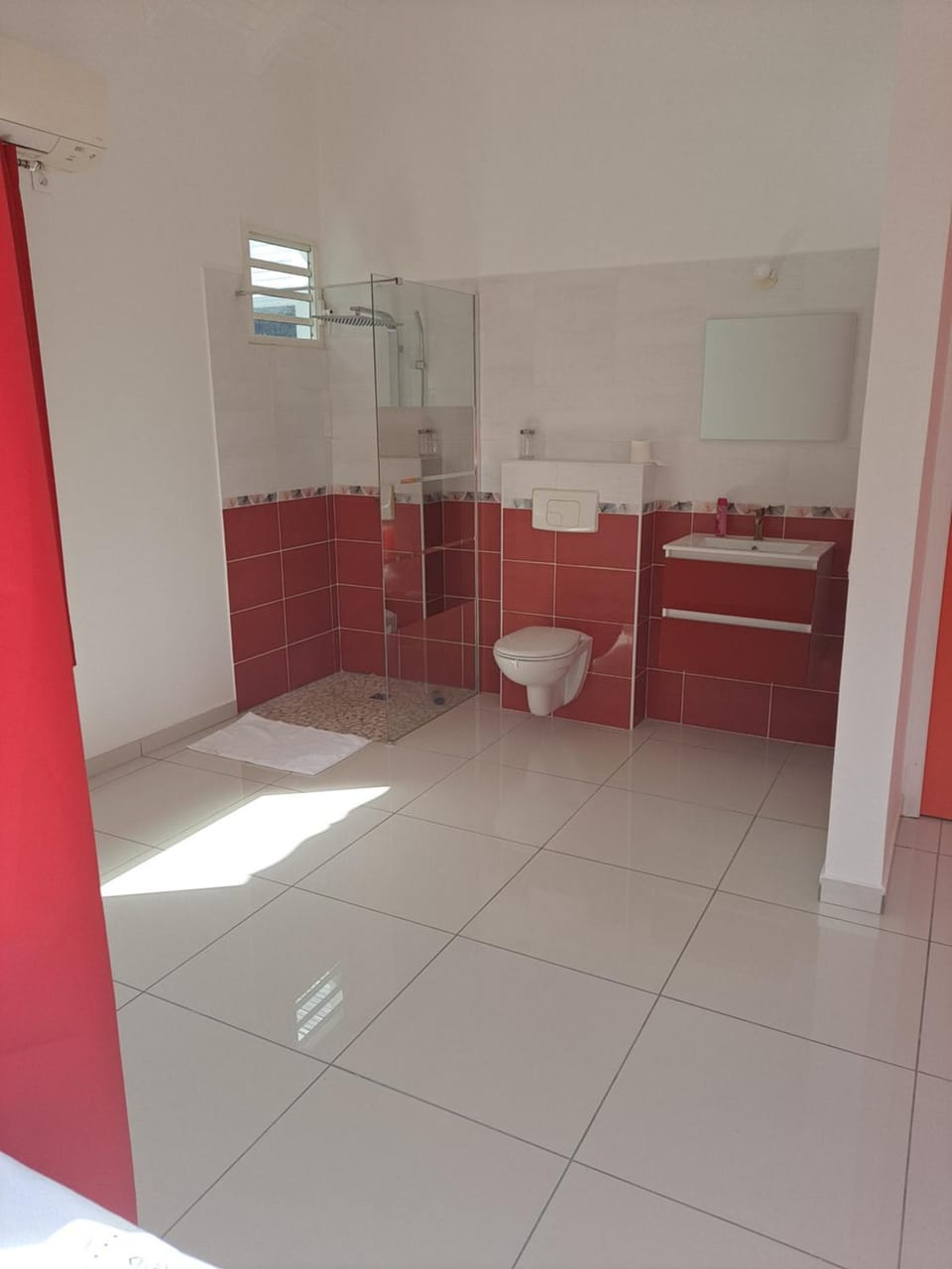 Shower, Toilet, Bathroom, Bedroom