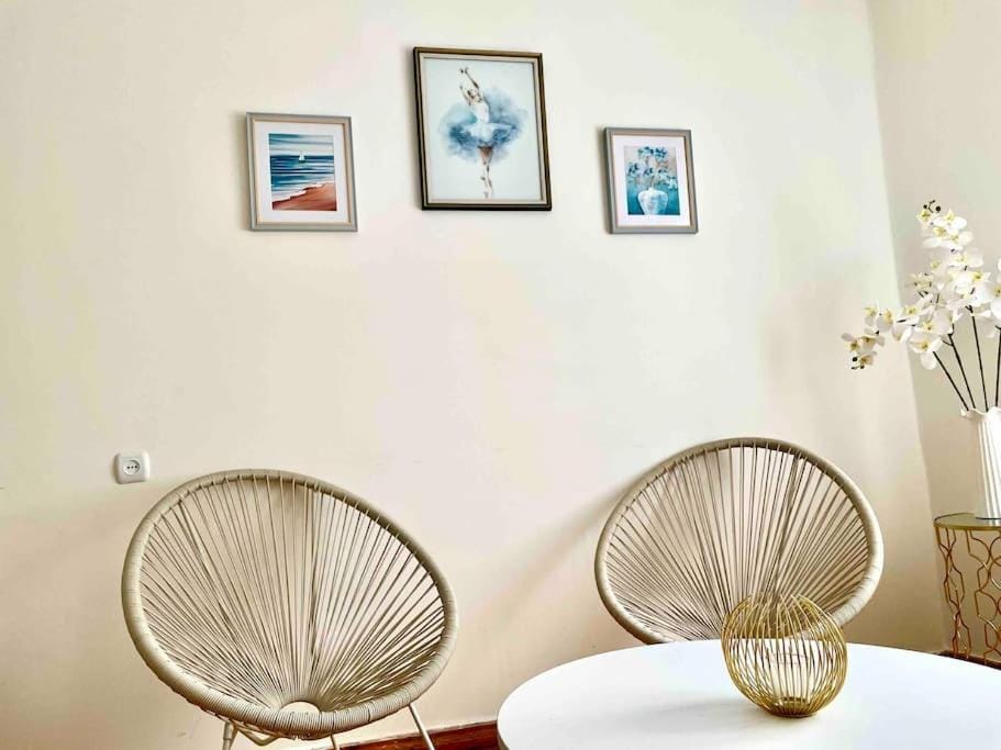 Living room, Decorative detail, Seating area