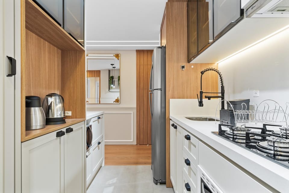 Coffee/tea facilities, Kitchen or kitchenette, stove