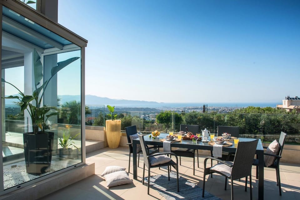 Natural landscape, Balcony/Terrace, Dining area, City view, City view, Garden view, Garden view, Mountain view, Pool view, Pool view, Sea view