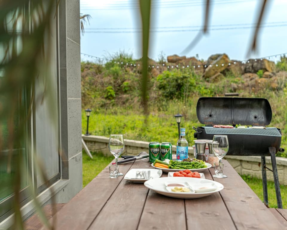 BBQ facilities, Food and drinks, Food