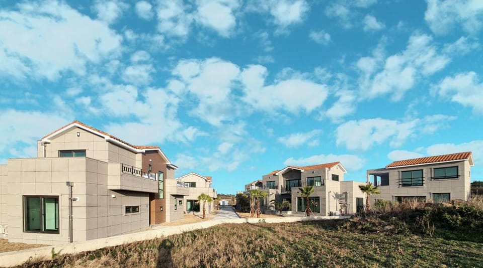 Property building, Day, Neighbourhood, Street view