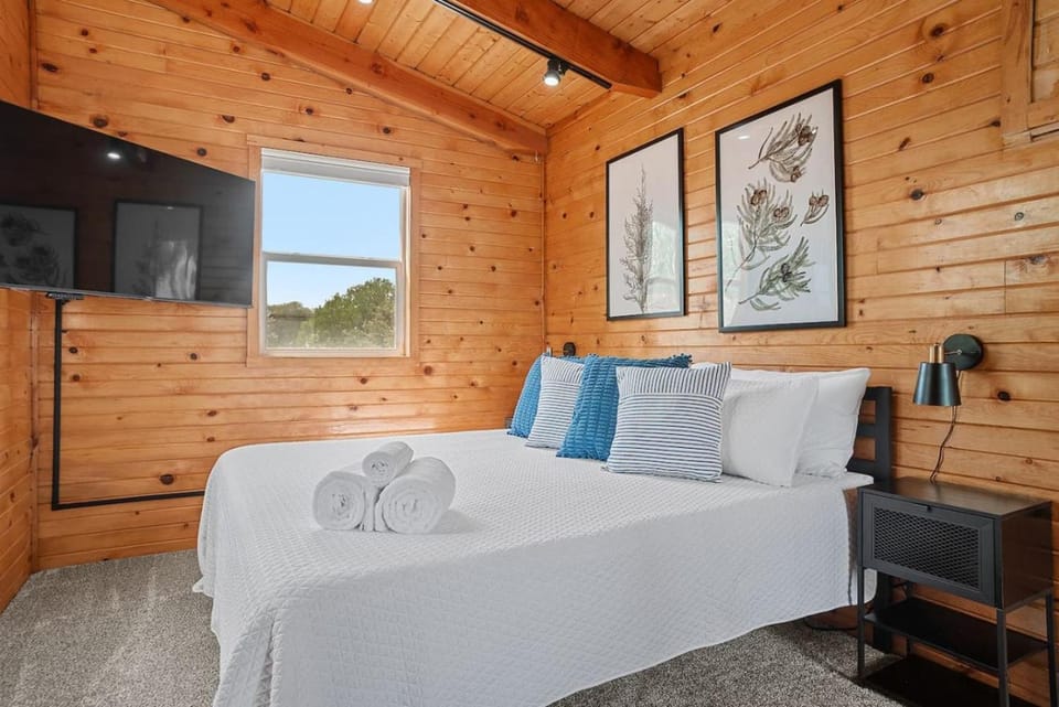 Guest Suite-Hot Tub-Close to Town House in Rapid City