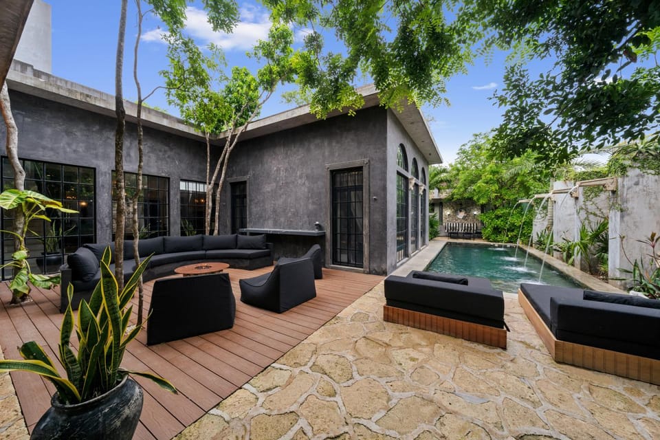 Patio, Swimming pool, sunbed