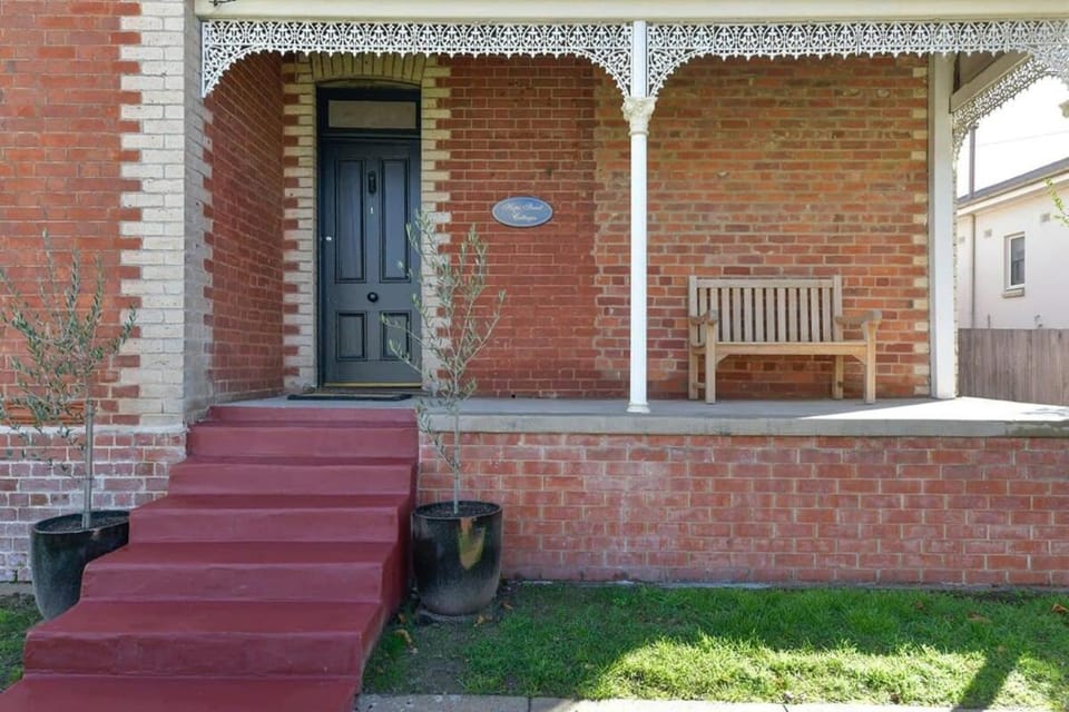 Hope St Cottage I - Historic Haven, Mountain Views Apartment in Bathurst