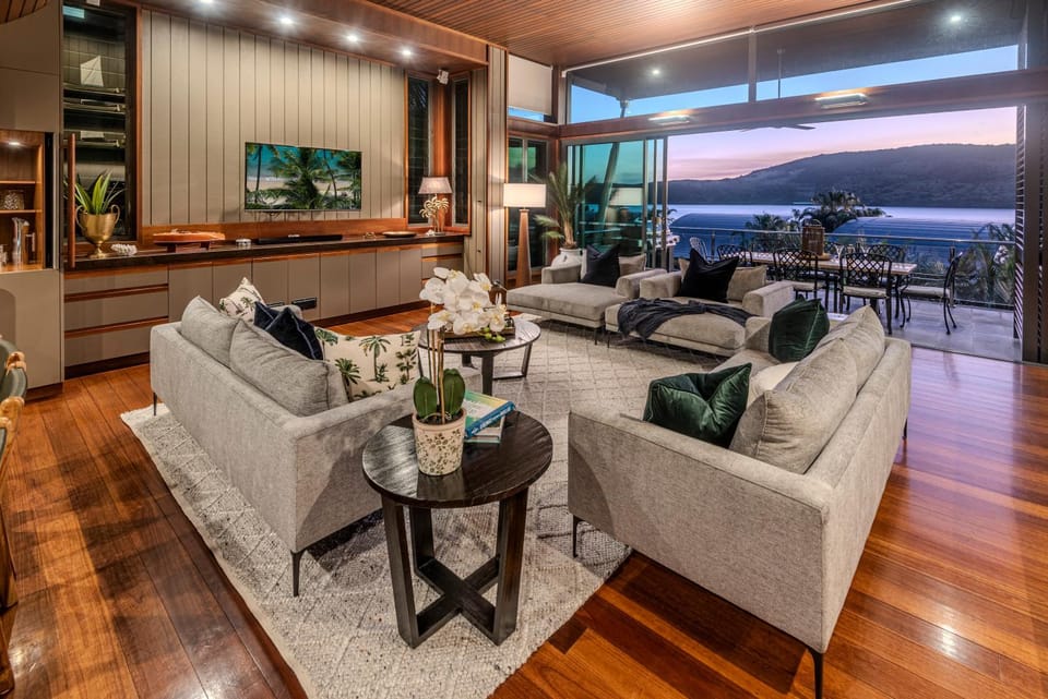 TV and multimedia, Living room, Sea view