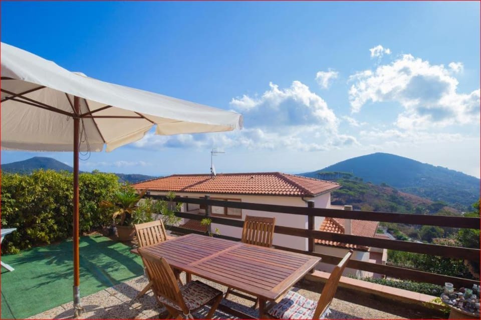 Day, Natural landscape, View (from property/room), Balcony/Terrace, Dining area, Mountain view, sunbed