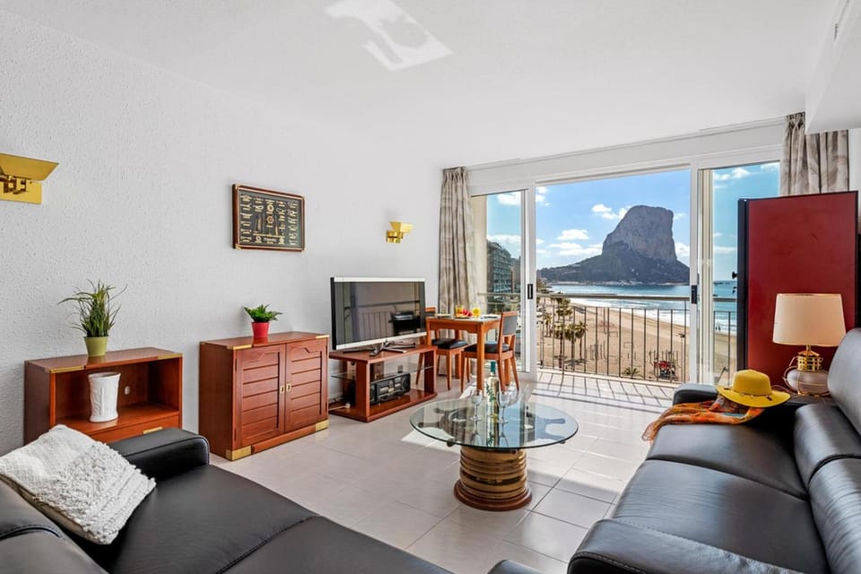 Communal lounge/ TV room, Living room