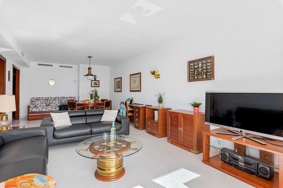 Communal lounge/ TV room, Living room
