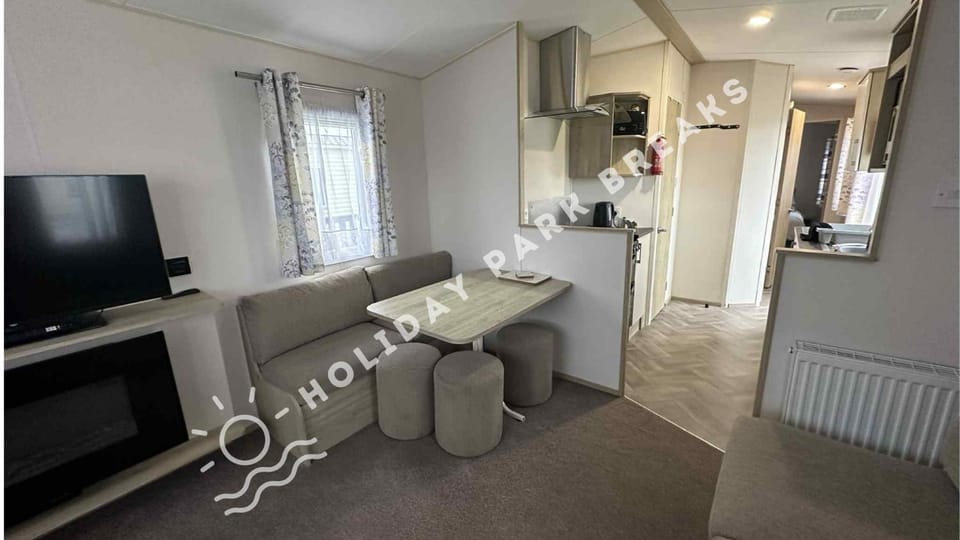 Summer Breeze - 3 bedroom home on West Sands, Seal Bay Resort House in Selsey