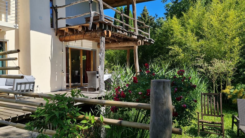 Design Ferienwohnung 2. Reihe Wörthsee mit Garten und großer Terrasse Apartment in Bavaria