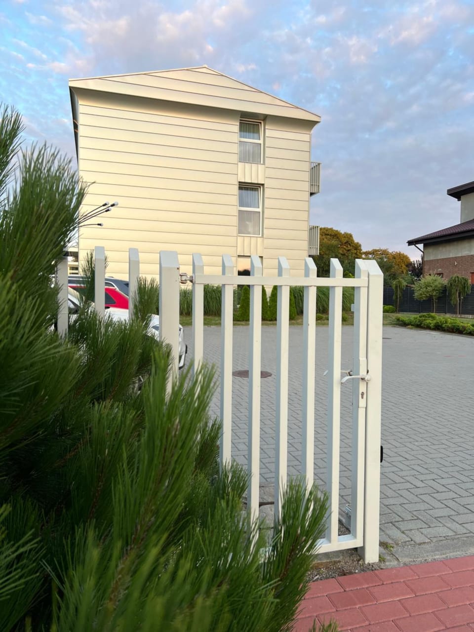 Property building, Garden, Garden view, Parking