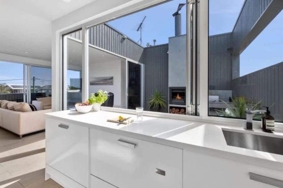 Illume - Light, Warm, Contemporary Designer Luxury House in Torquay