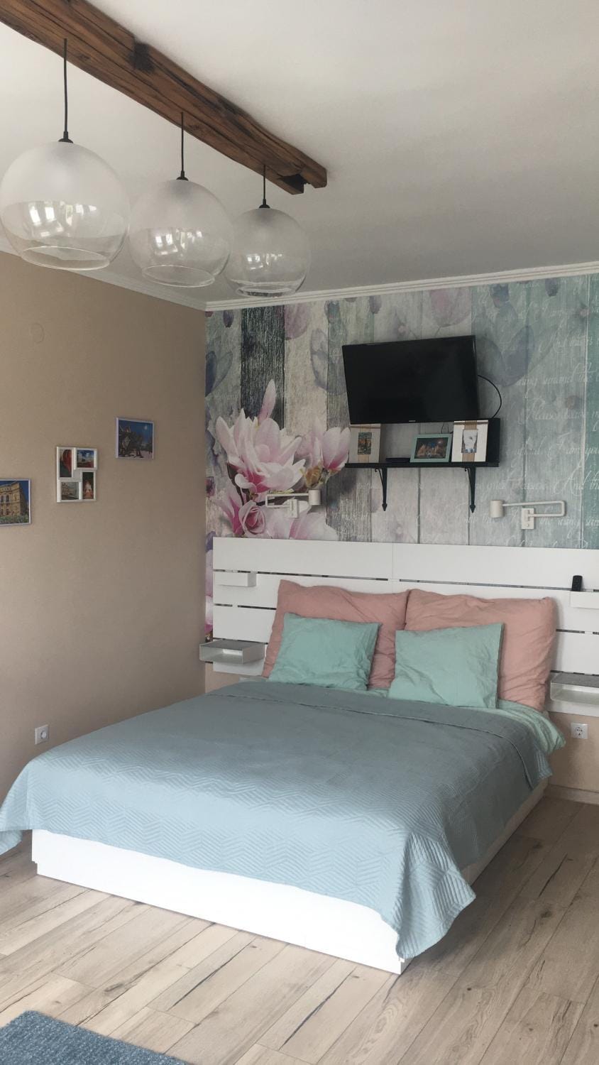 Bed, TV and multimedia, Living room, Photo of the whole room, Bedroom