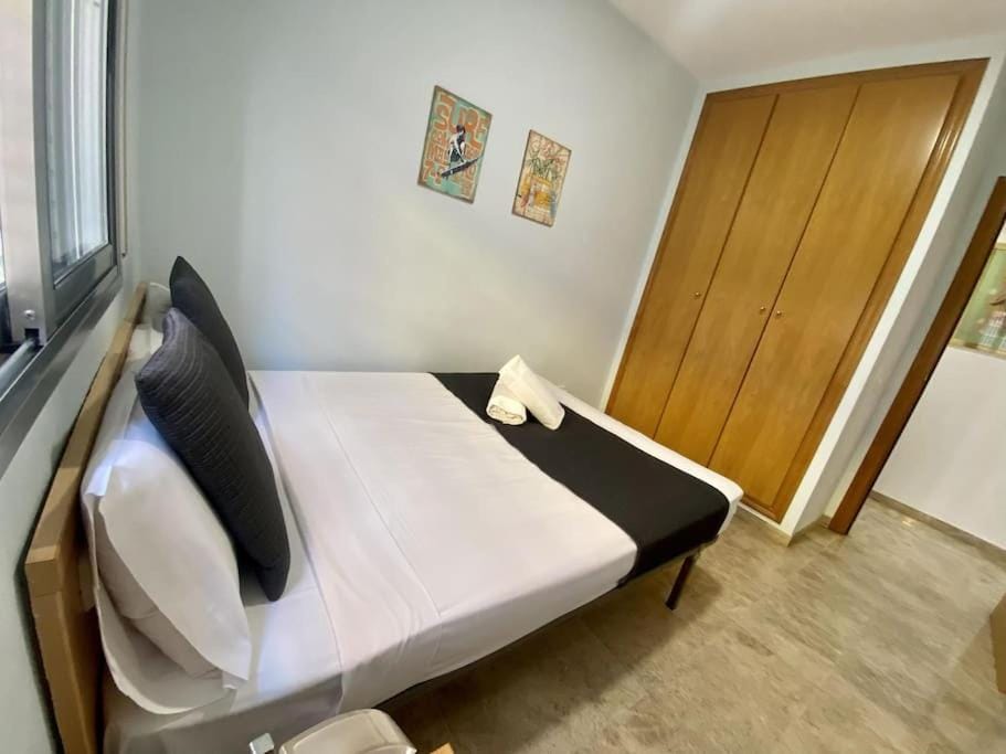 Bed, Photo of the whole room, Bedroom, wardrobe
