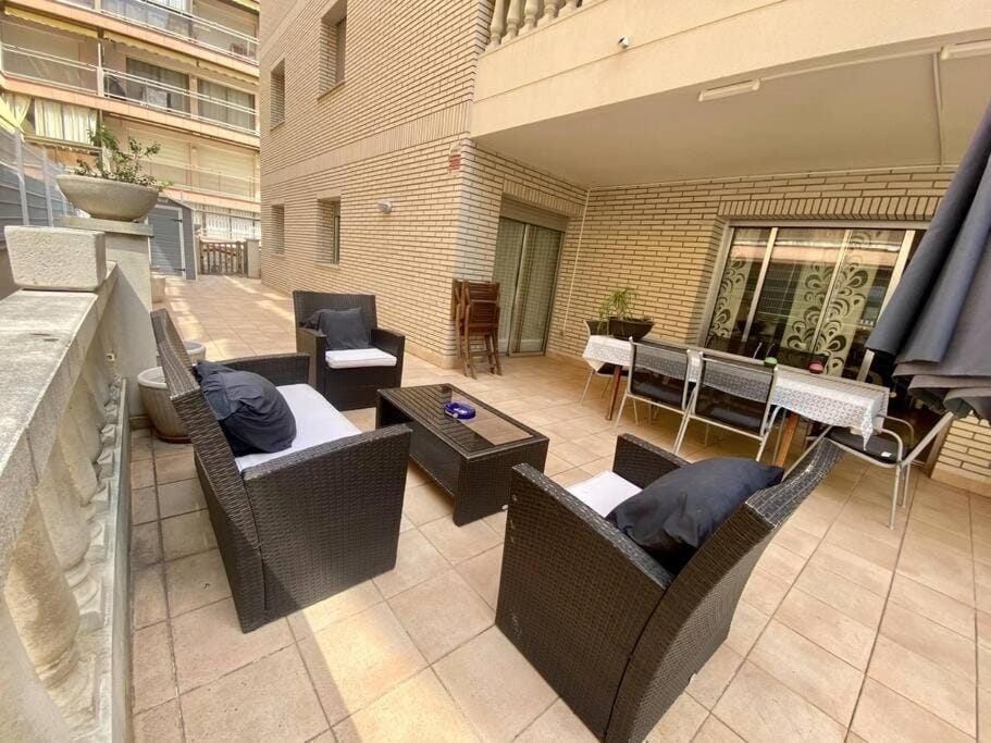 Patio, Day, Balcony/Terrace, Dining area