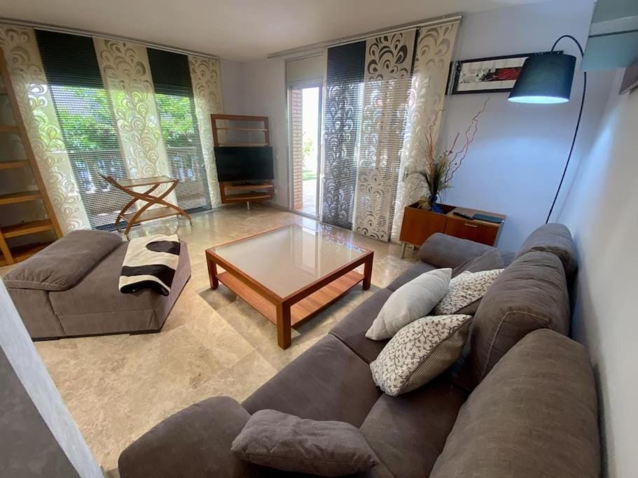 Communal lounge/ TV room, TV and multimedia, Living room, Photo of the whole room, Seating area