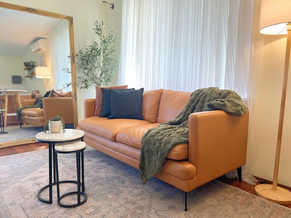 Cosy & Private, Walk to East Vic Park Apartment in Bentley