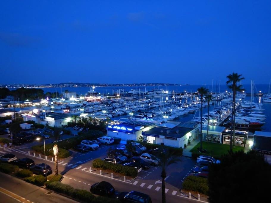 Golfe Juan; au-dessus du port Apartment in Antibes