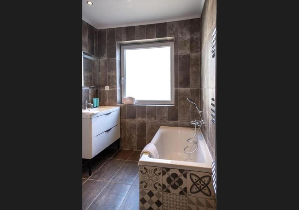 Shower, Bathroom, Bath, hair dryier, towels