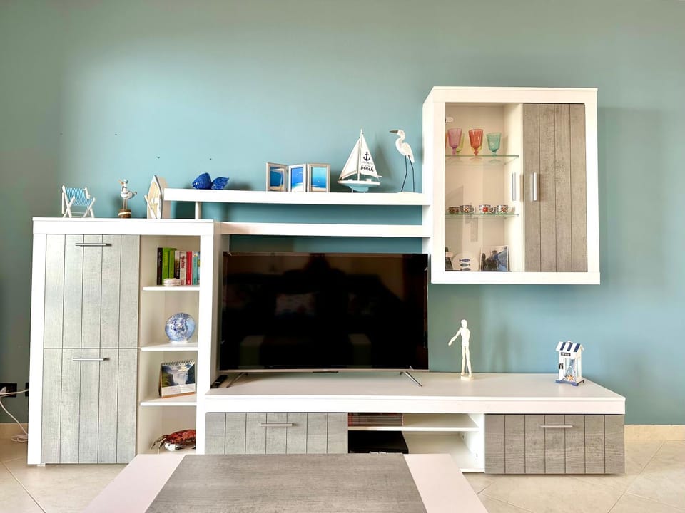 Communal lounge/ TV room, TV and multimedia, Evening entertainment