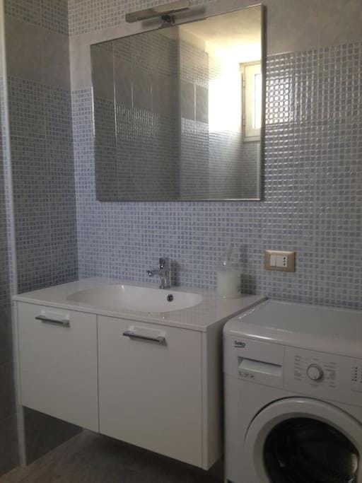 Bathroom, washing machine