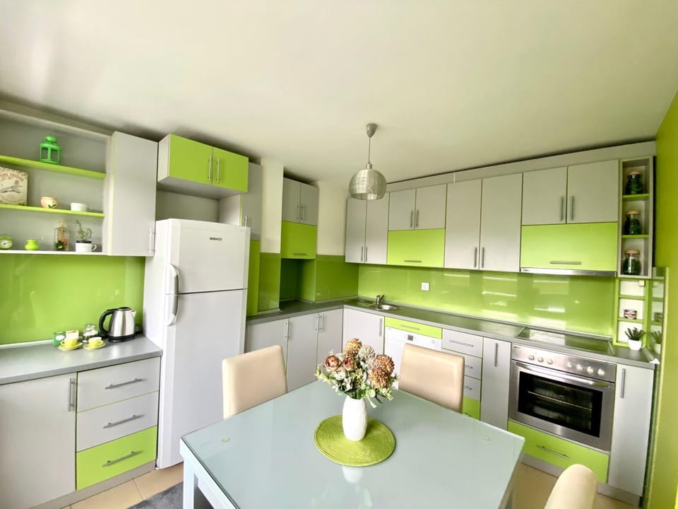 Kitchen or kitchenette, Dining area, Dinner, Dinner, microwave, kitchen, kitchen