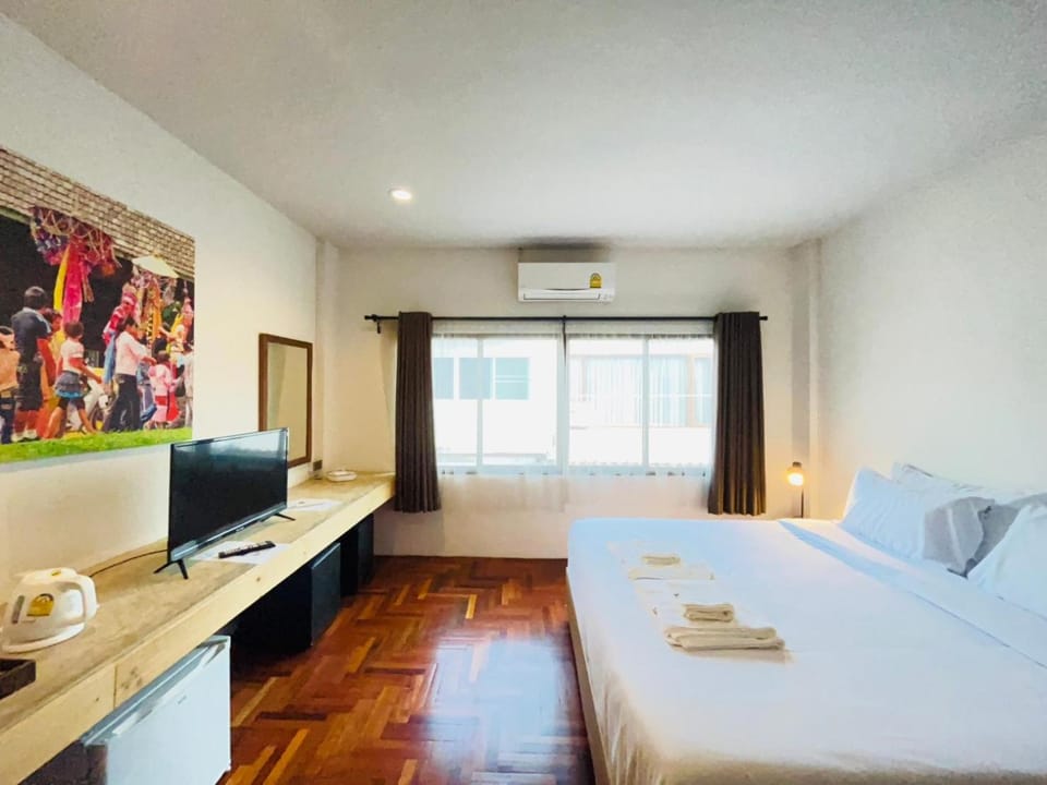 Bed, Bedroom, heating, towels, air conditioner