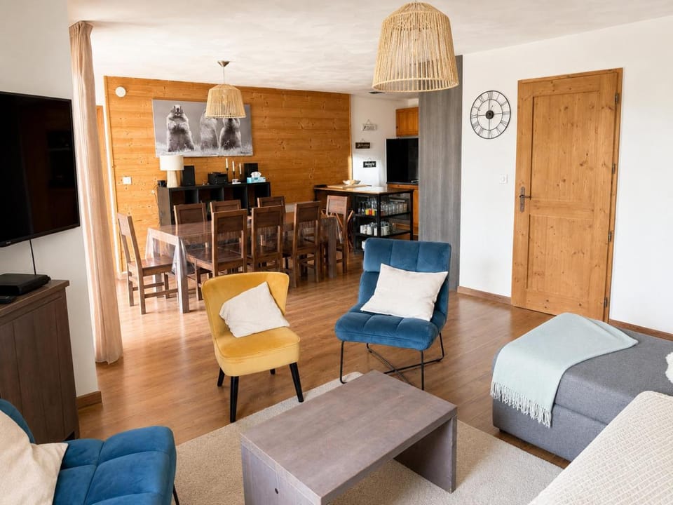 TV and multimedia, Living room, Dining area