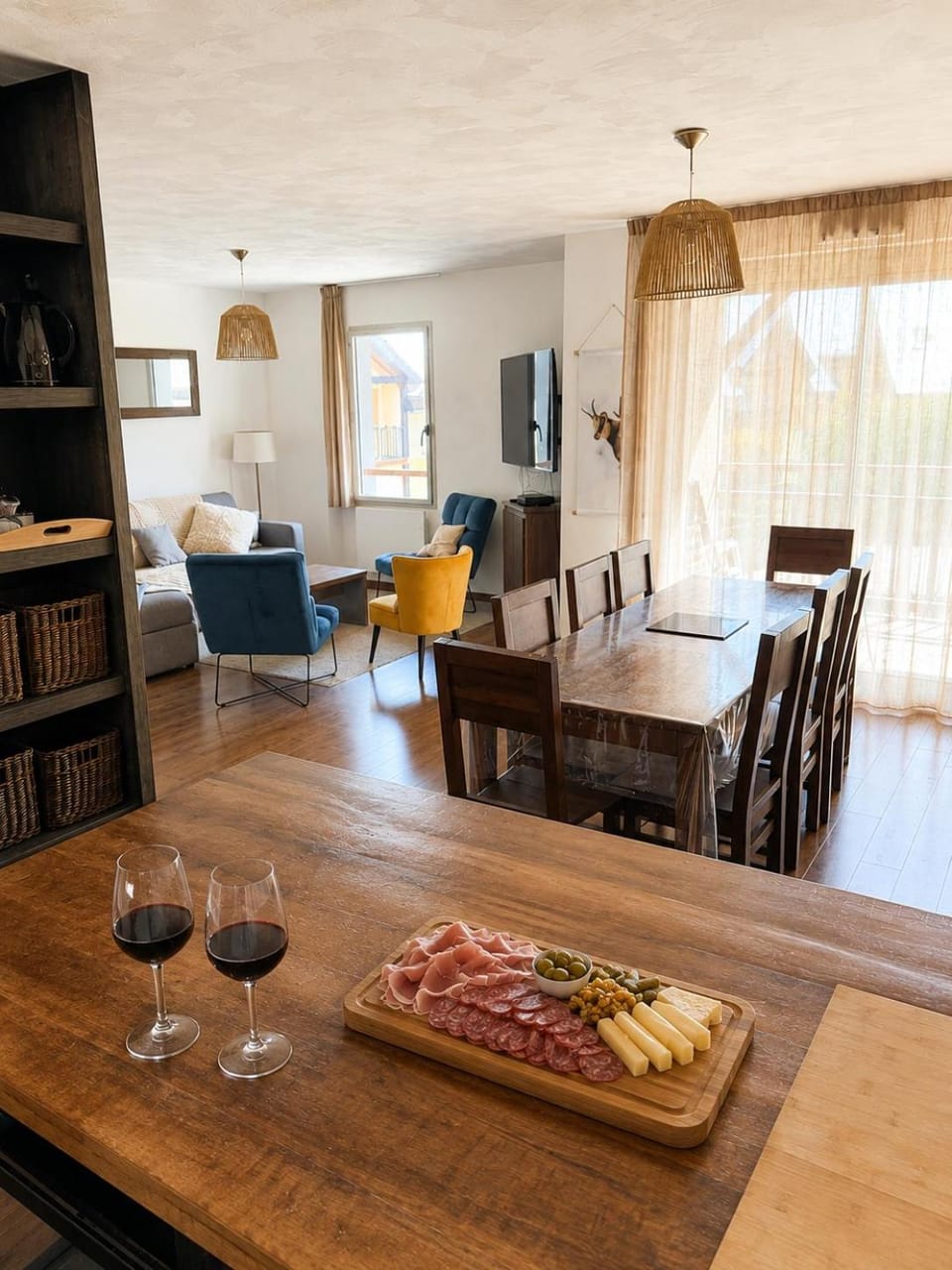 Living room, Dining area