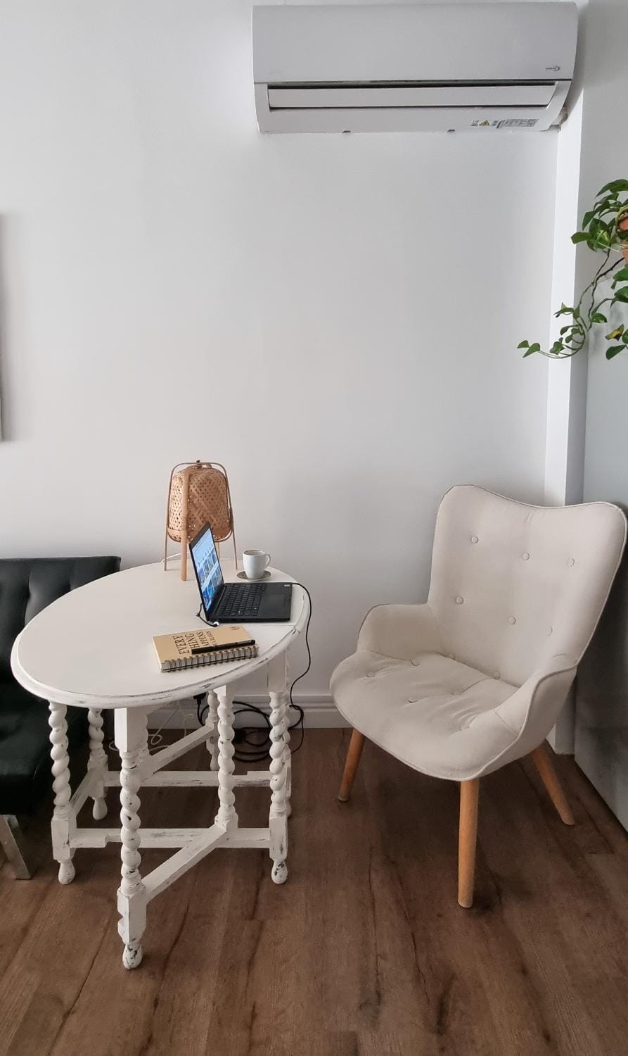 Living room, Seating area, Dining area, air conditioner