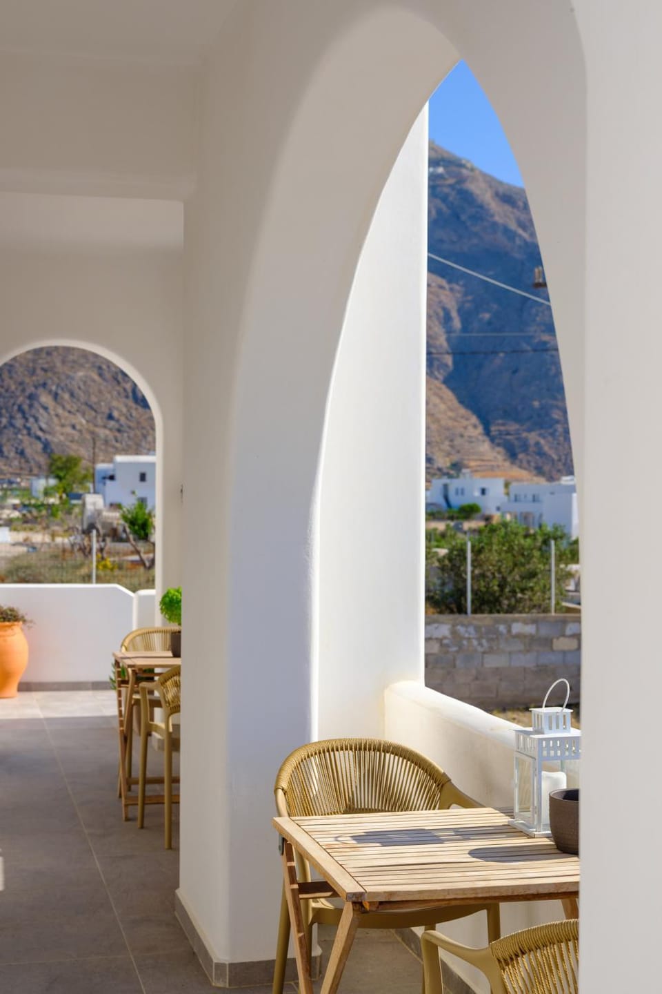 Day, Natural landscape, Seating area, Dining area, Mountain view