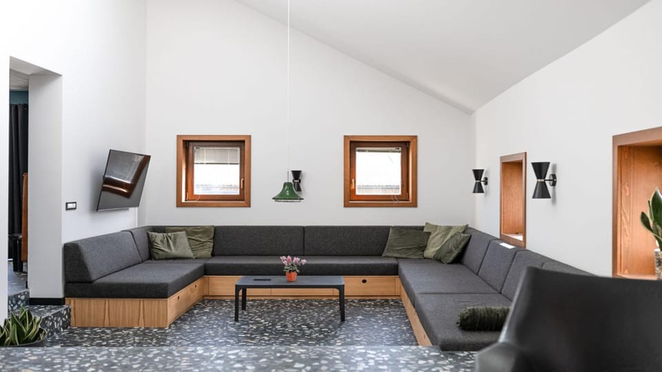 Communal lounge/ TV room, TV and multimedia, Living room, Seating area