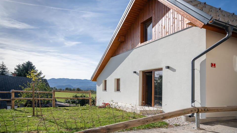 Property building, Natural landscape, Garden, Garden view, Mountain view