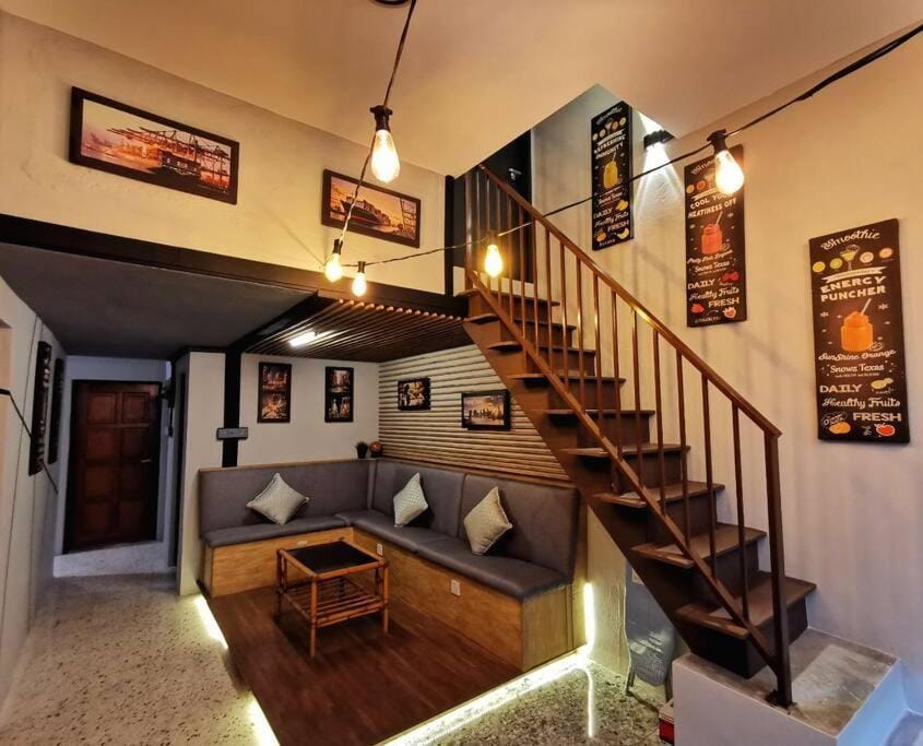 English comfort house in ipoh by SuccessWisdom度假智富 House in Ipoh