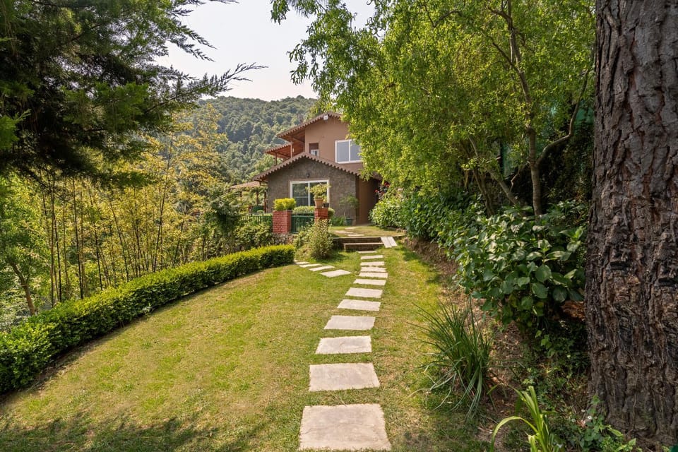 Property building, Day, Natural landscape, Garden, Garden view, Mountain view