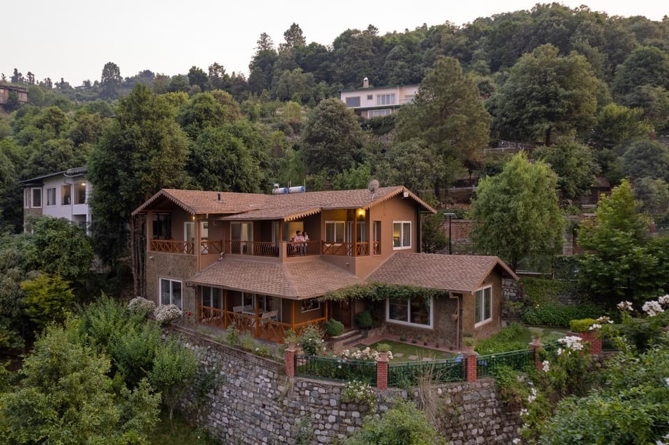 Property building, Day, Garden, Garden view, Mountain view
